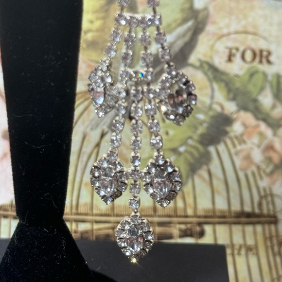 Absolutely stunning shiny Silver toned CZ shiny beautiful quality drop earrings. - Picture 3 of 4